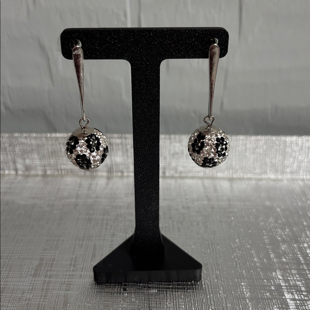 5/$25 (Pick 5 items for $25 Labeled) Silver and Black Dangle Earrings